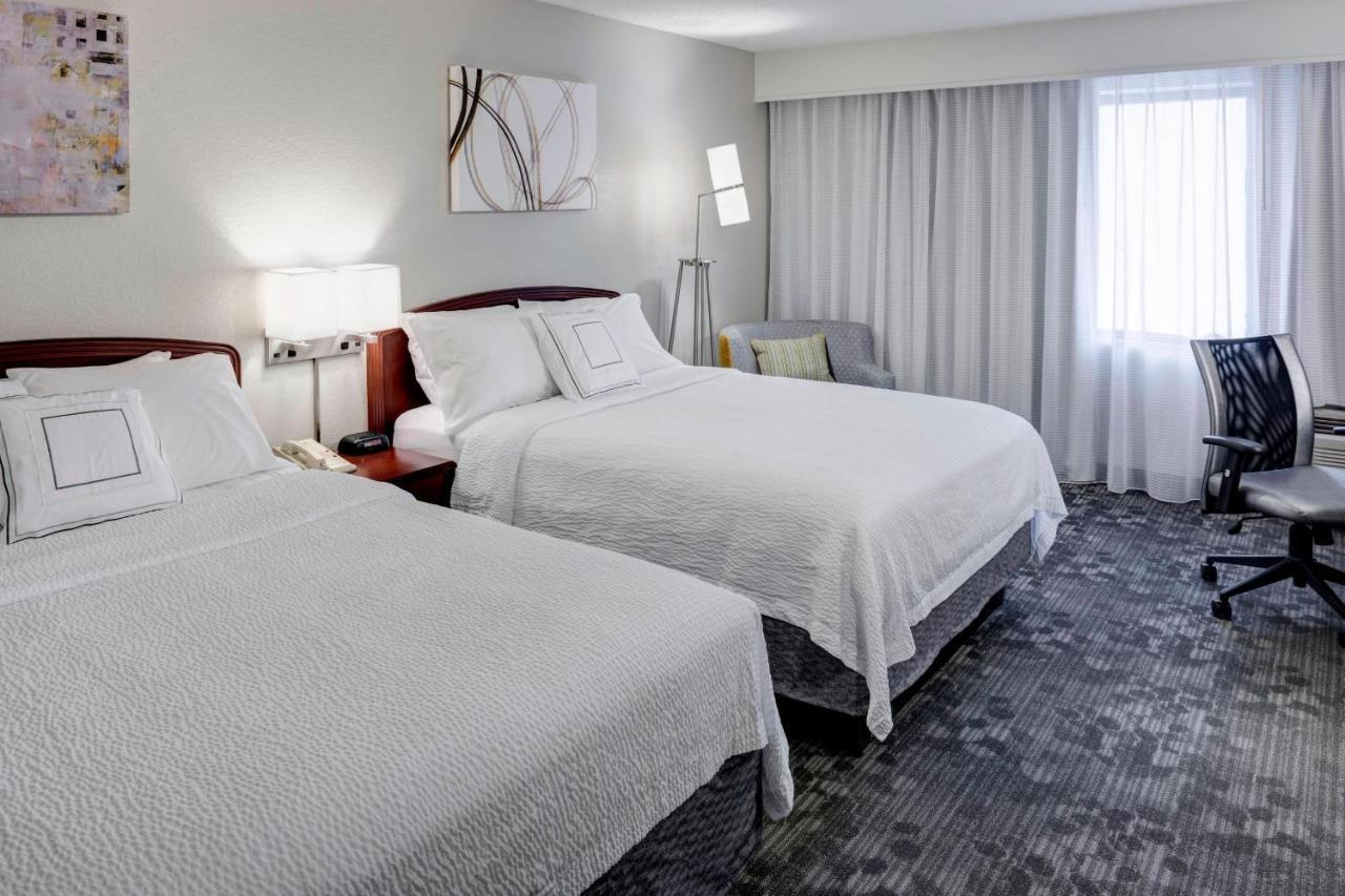 Courtyard By Marriott Wichita East Exterior foto