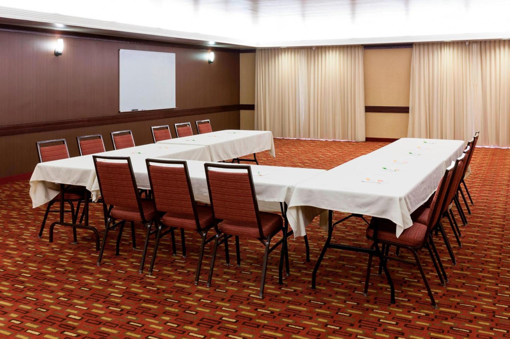 Courtyard By Marriott Wichita East Exterior foto