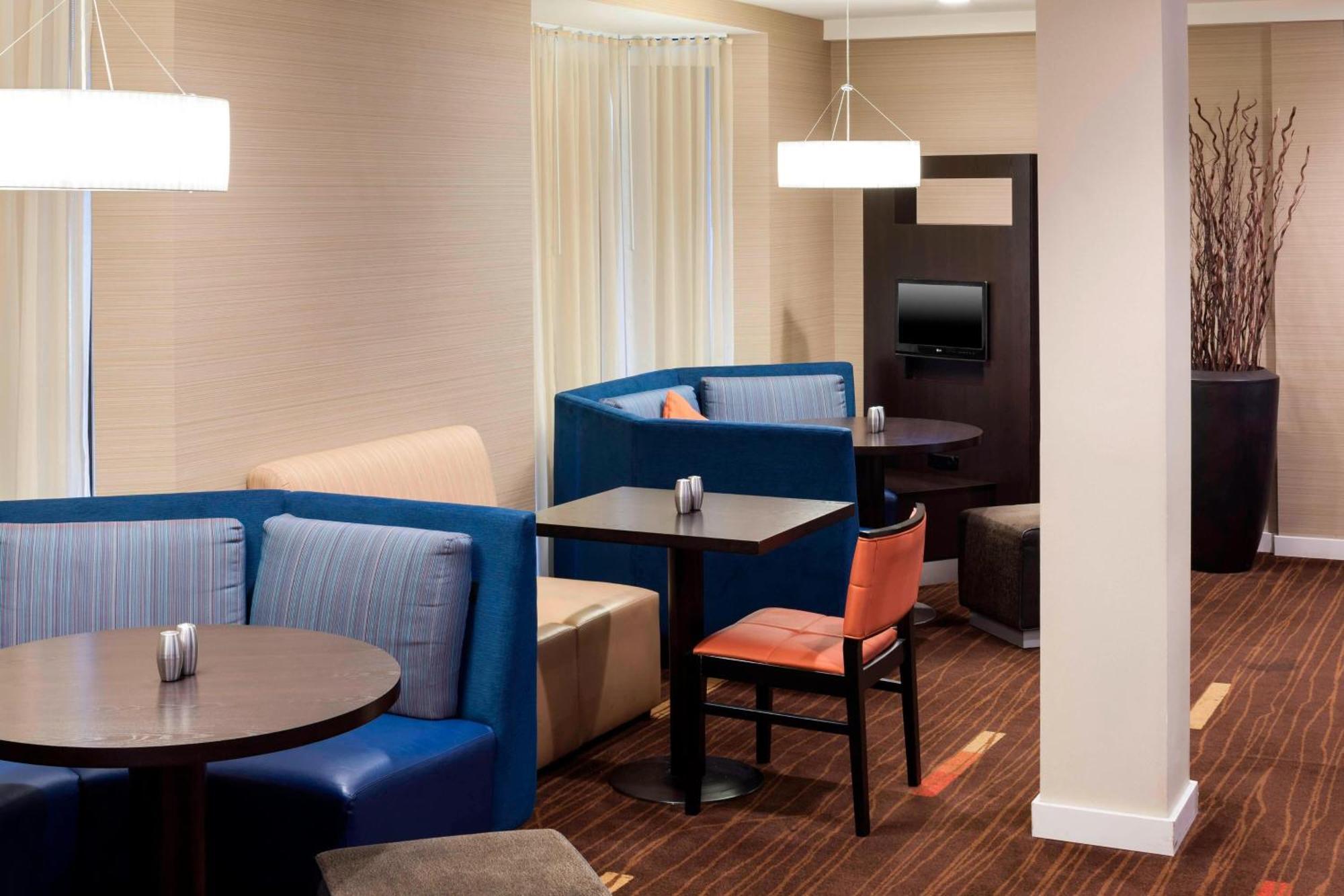 Courtyard By Marriott Wichita East Exterior foto