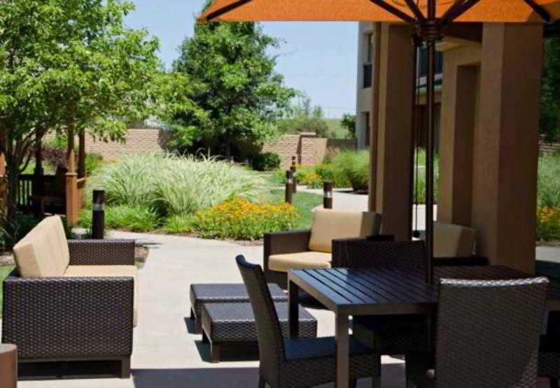 Courtyard By Marriott Wichita East Exterior foto