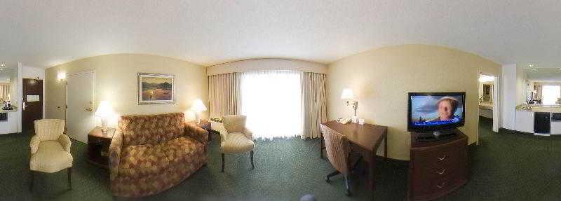 Courtyard By Marriott Wichita East Exterior foto