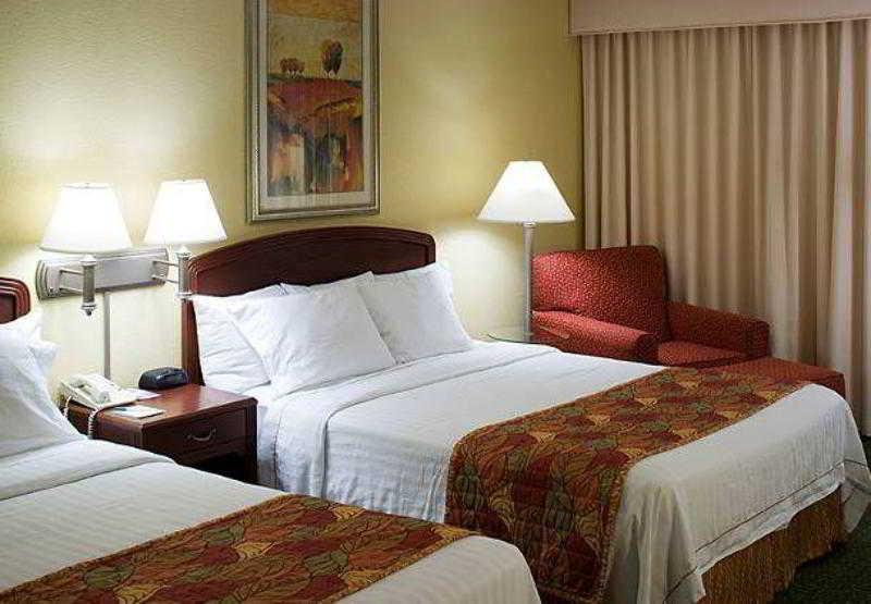 Courtyard By Marriott Wichita East Quarto foto