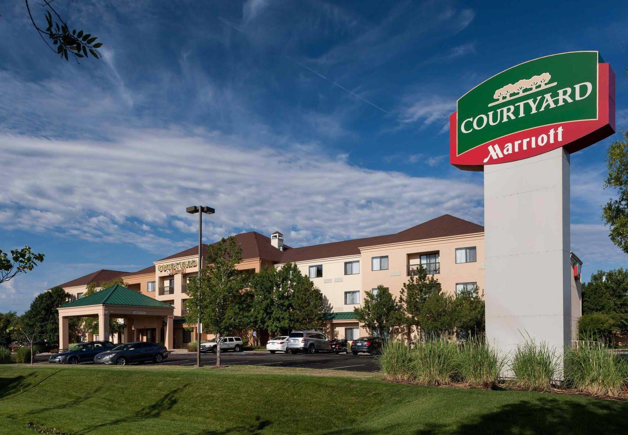 Courtyard By Marriott Wichita East Exterior foto