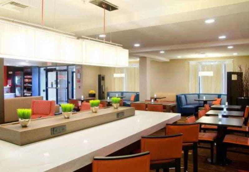 Courtyard By Marriott Wichita East Exterior foto