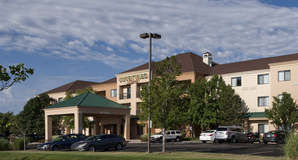 Courtyard By Marriott Wichita East Exterior foto