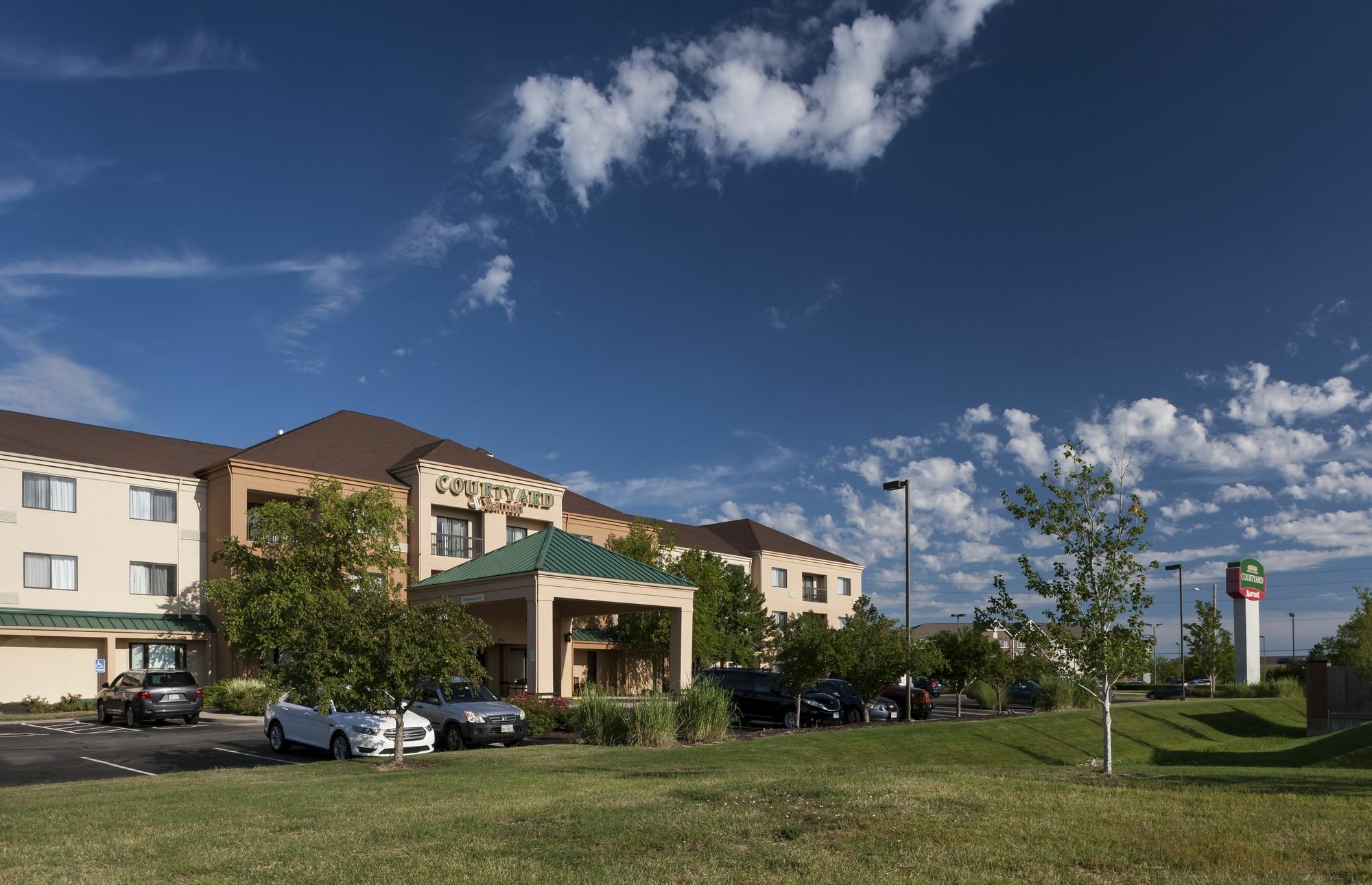 Courtyard By Marriott Wichita East Exterior foto